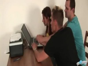 Sebastian, Kelly and Mark are surfing the net on a Saturday afternoon, browsing dirty sites and behaving like teens when suddenly the machine breaks down. Completely frustrated by the situation, they