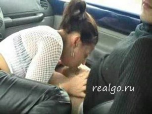 A young hitchhiker returns quietly at her. A man by car asks himher if he can take back herit! Sheit accepts! And as her is young, beautiful and especially tres sexy and bandante, heit is goi