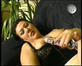 See this hot milf plug her pussy with her favorite toy dildo in this solo tube video.