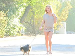 Sexy Kennedy Loves Walking Her Dog Out Naked : XXXBunker.com Porn Tube