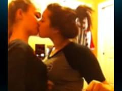 Two Kissing Girlsfriends Lesbians Skype : XXXBunker.com Porn Tube